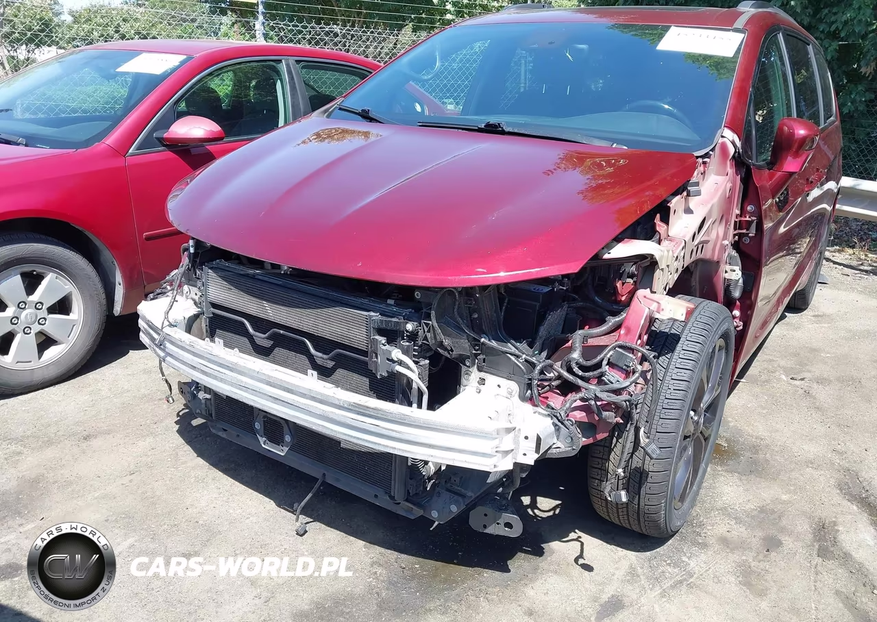 2019 Chrysler Pacifica Touring L Plus VIN:2C4RC1EG7KR540237 - 6