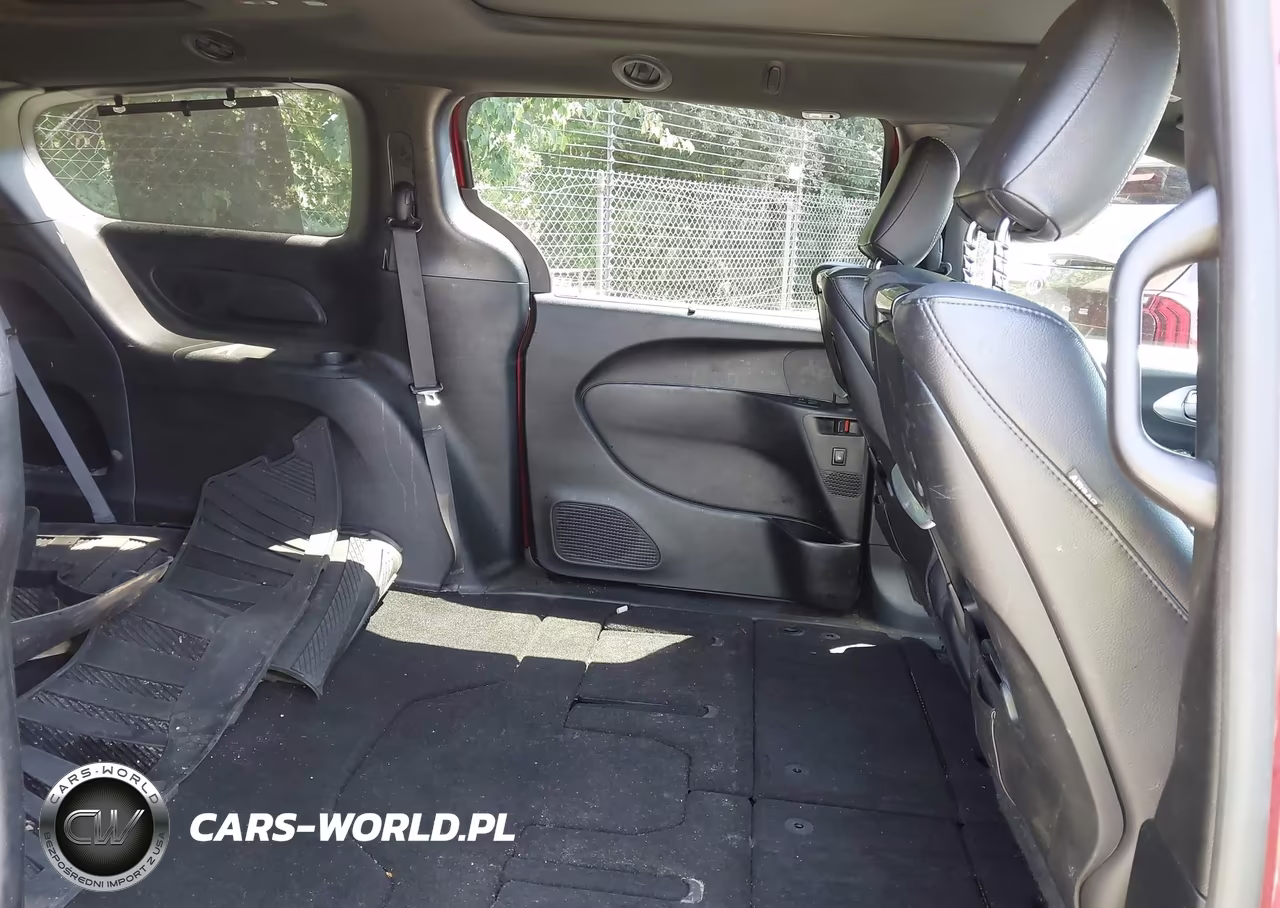 2019 Chrysler Pacifica Touring L Plus VIN:2C4RC1EG7KR540237 - 8