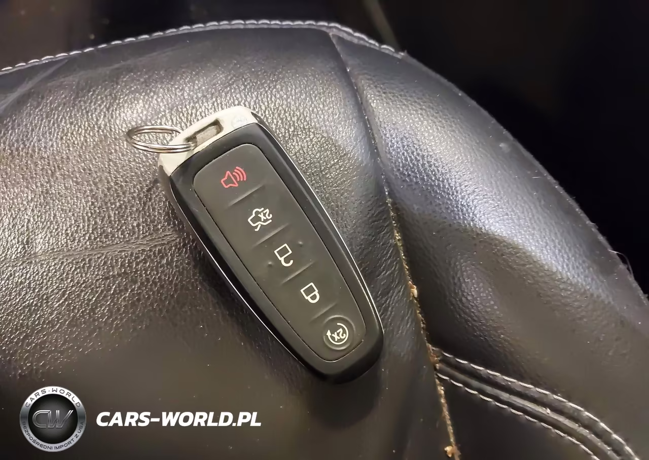 2018 Ford Escape Titanium VIN:1FMCU9J95JUC33803 - 11