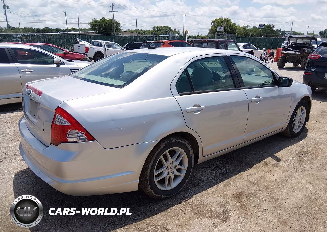 2012 Ford Fusion S VIN:3FAHP0GA6CR150699 - 4