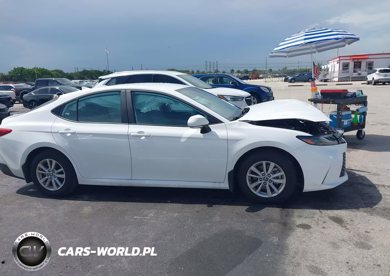 2026 Toyota Camry Le VIN:4T1DAACK1TU694336 - 13