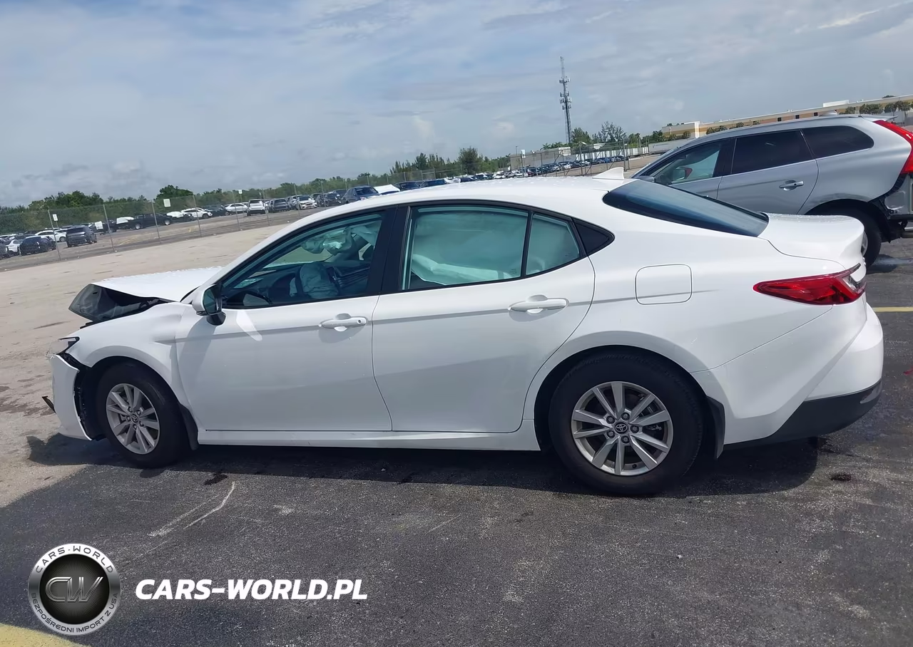 2026 Toyota Camry Le VIN:4T1DAACK1TU694336 - 14
