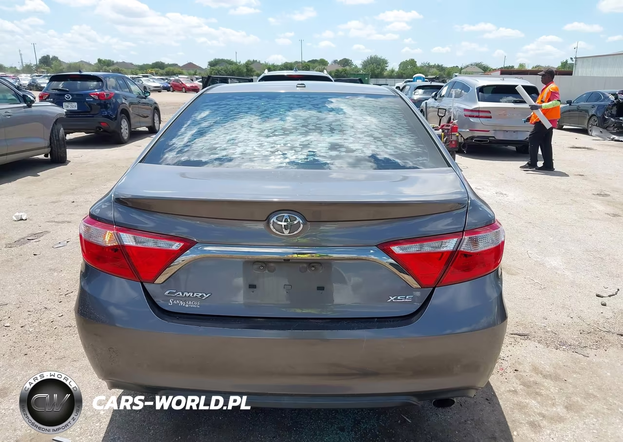 2016 Toyota Camry Xse VIN:4T1BF1FK7GU519387 - 16