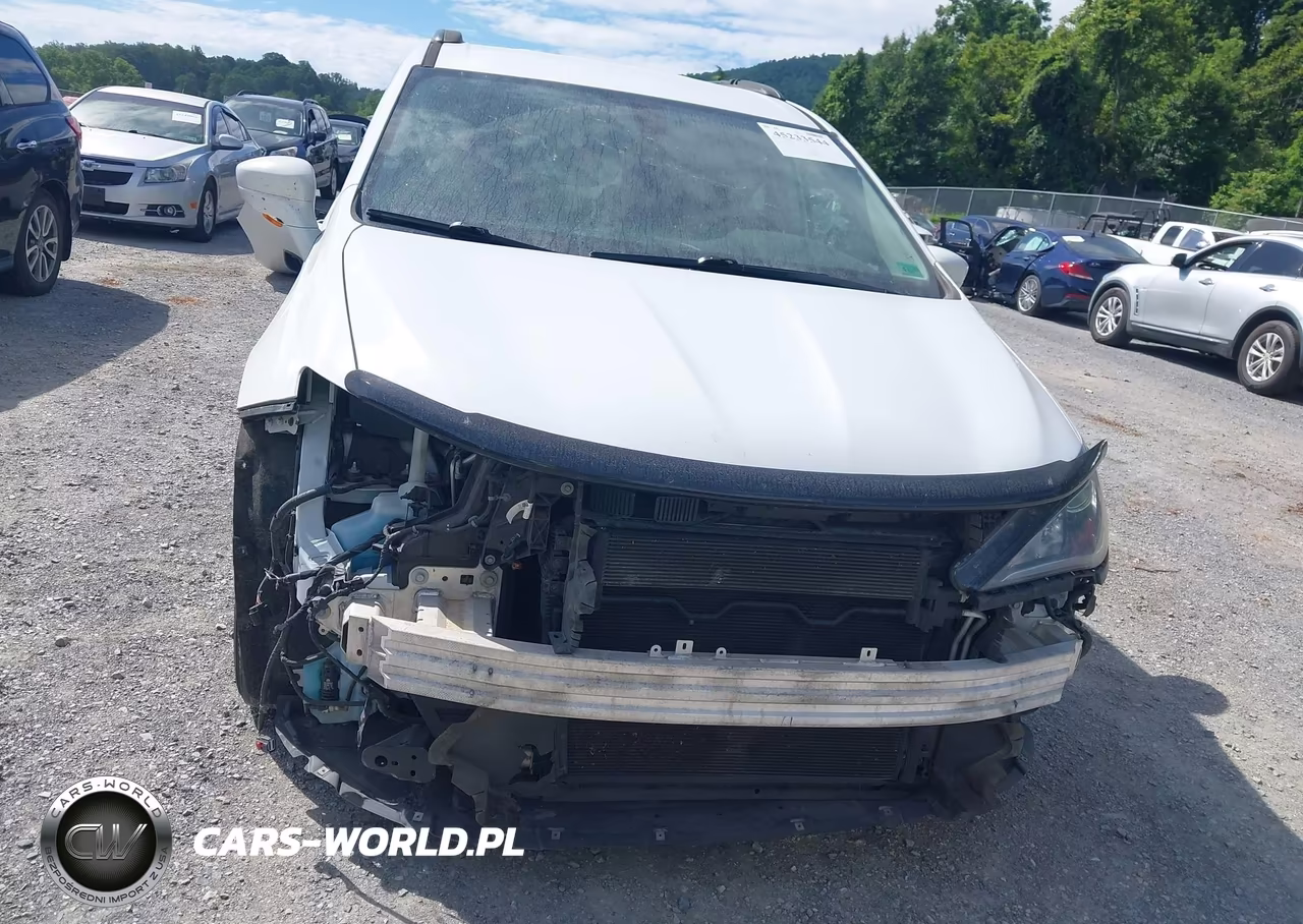 2017 Chrysler Pacifica Touring-L VIN:2C4RC1BG3HR687992 - 13