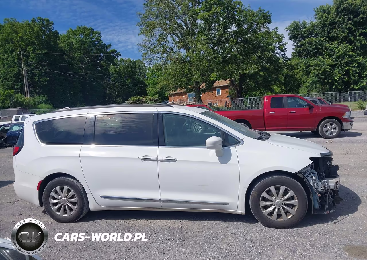 2017 Chrysler Pacifica Touring-L VIN:2C4RC1BG3HR687992 - 14