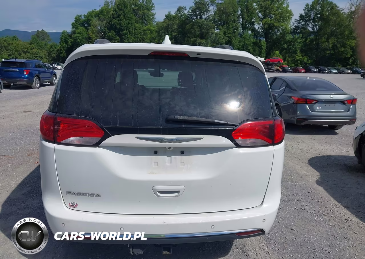 2017 Chrysler Pacifica Touring-L VIN:2C4RC1BG3HR687992 - 17