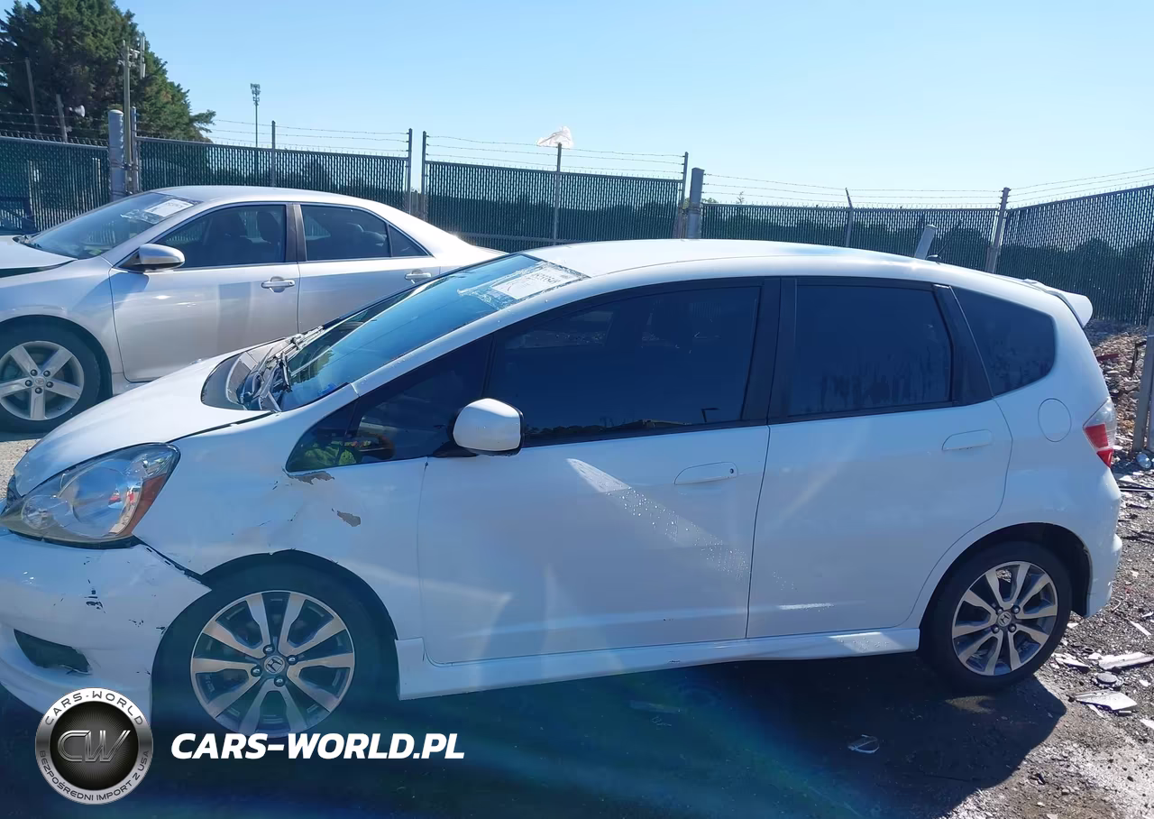 2012 Honda Fit Sport VIN:JHMGE8G51CC021540 - 15