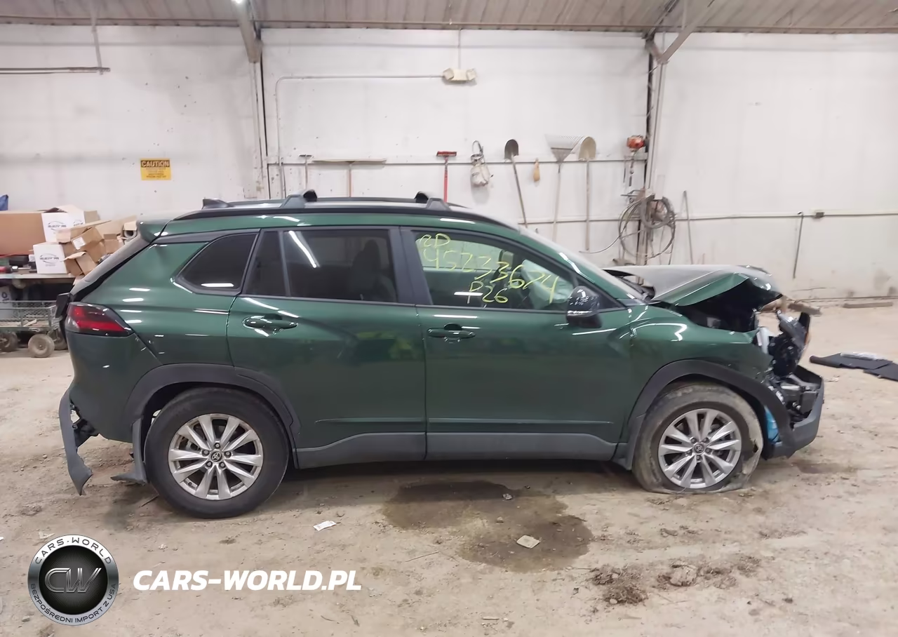 2026 Toyota Corolla Cross Le VIN:7MUCAABG9TV162677 - 14