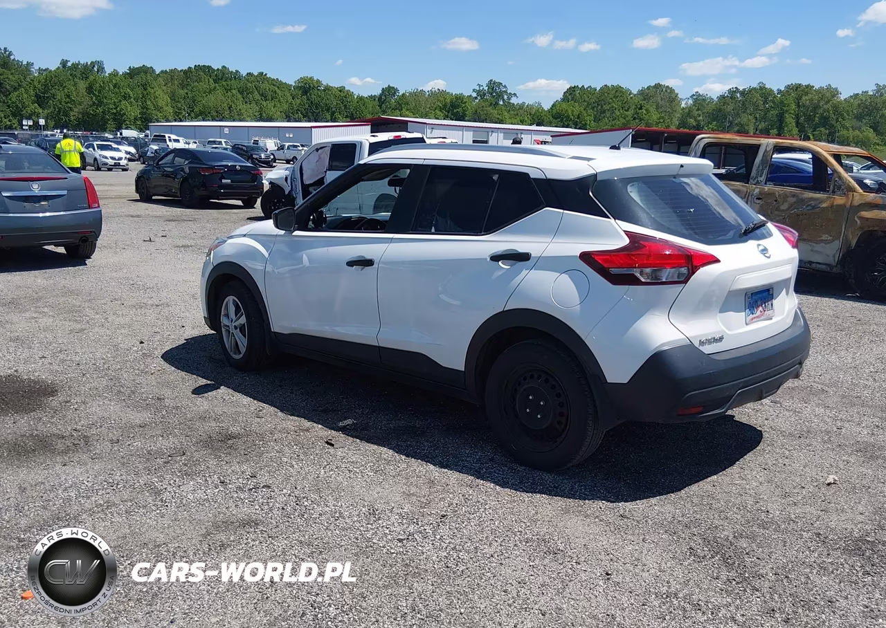 2019 Nissan Kicks S VIN:3N1CP5CU2KL524831 - 3