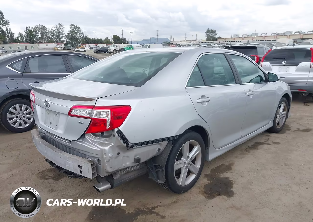 2014 Toyota Camry Se VIN:4T1BF1FK5EU777520 - 4