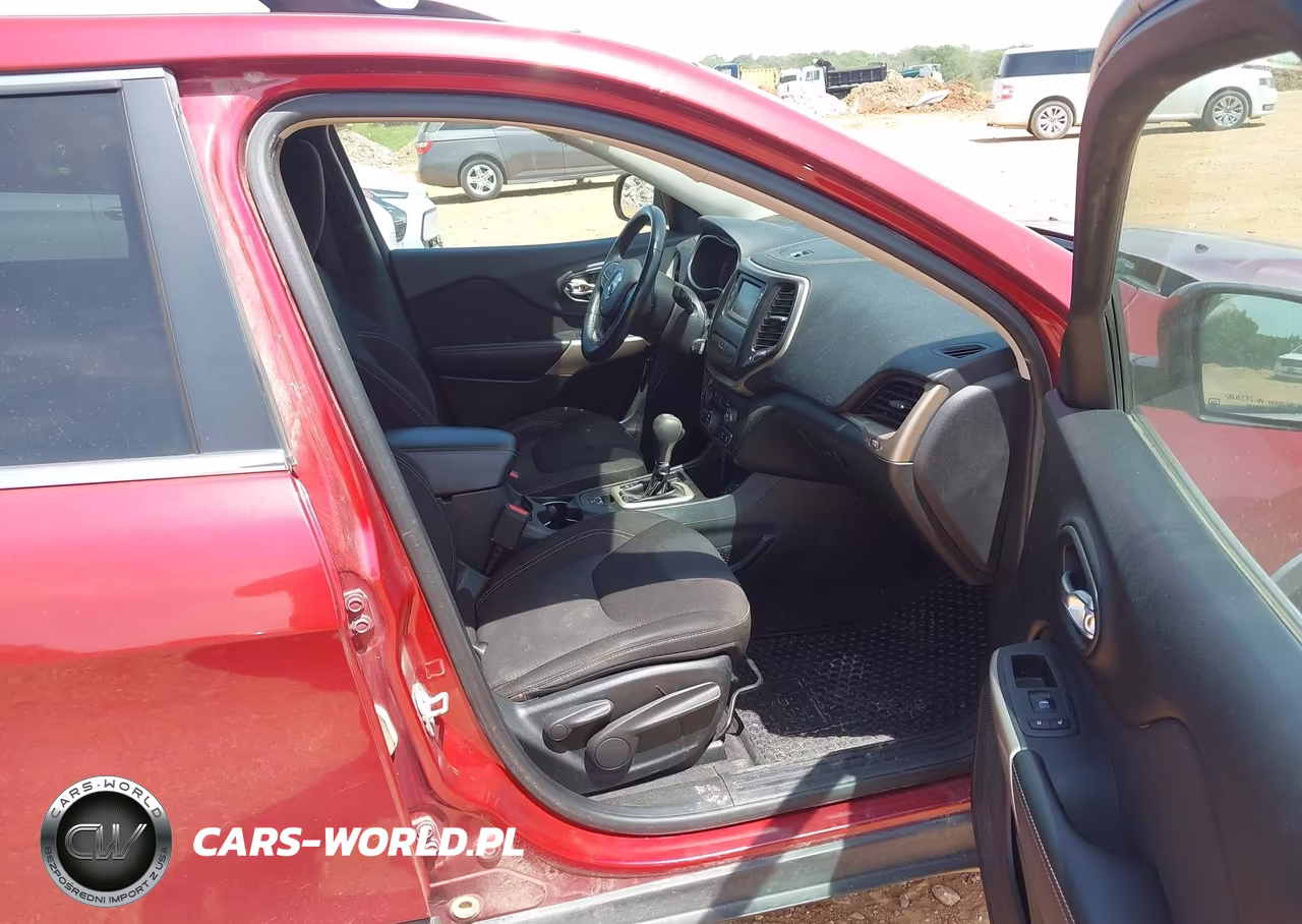 2017 Jeep Cherokee Latitude Fwd VIN:1C4PJLCB0HW644651 - 5