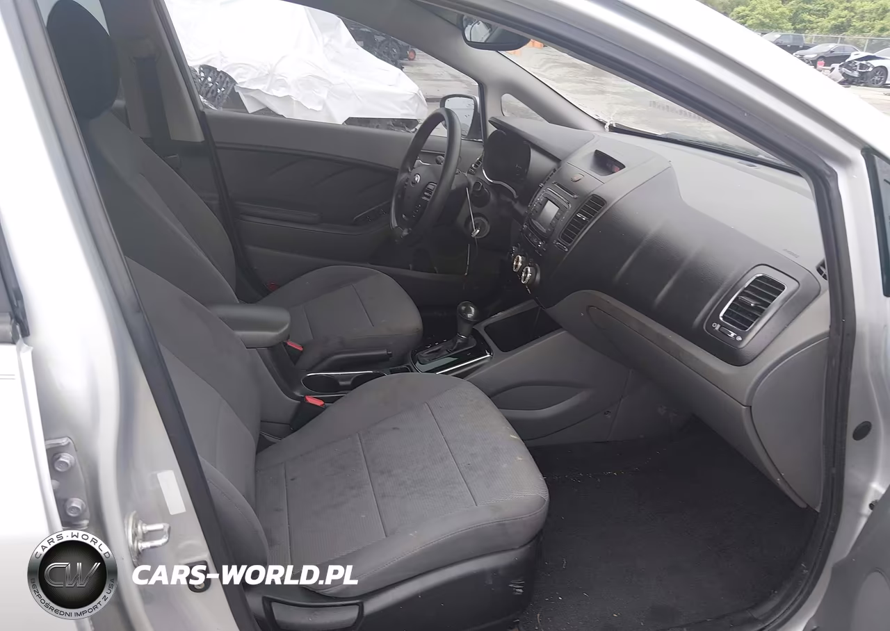 2018 Kia Forte Lx VIN:3KPFK4A74JE277394 - 5