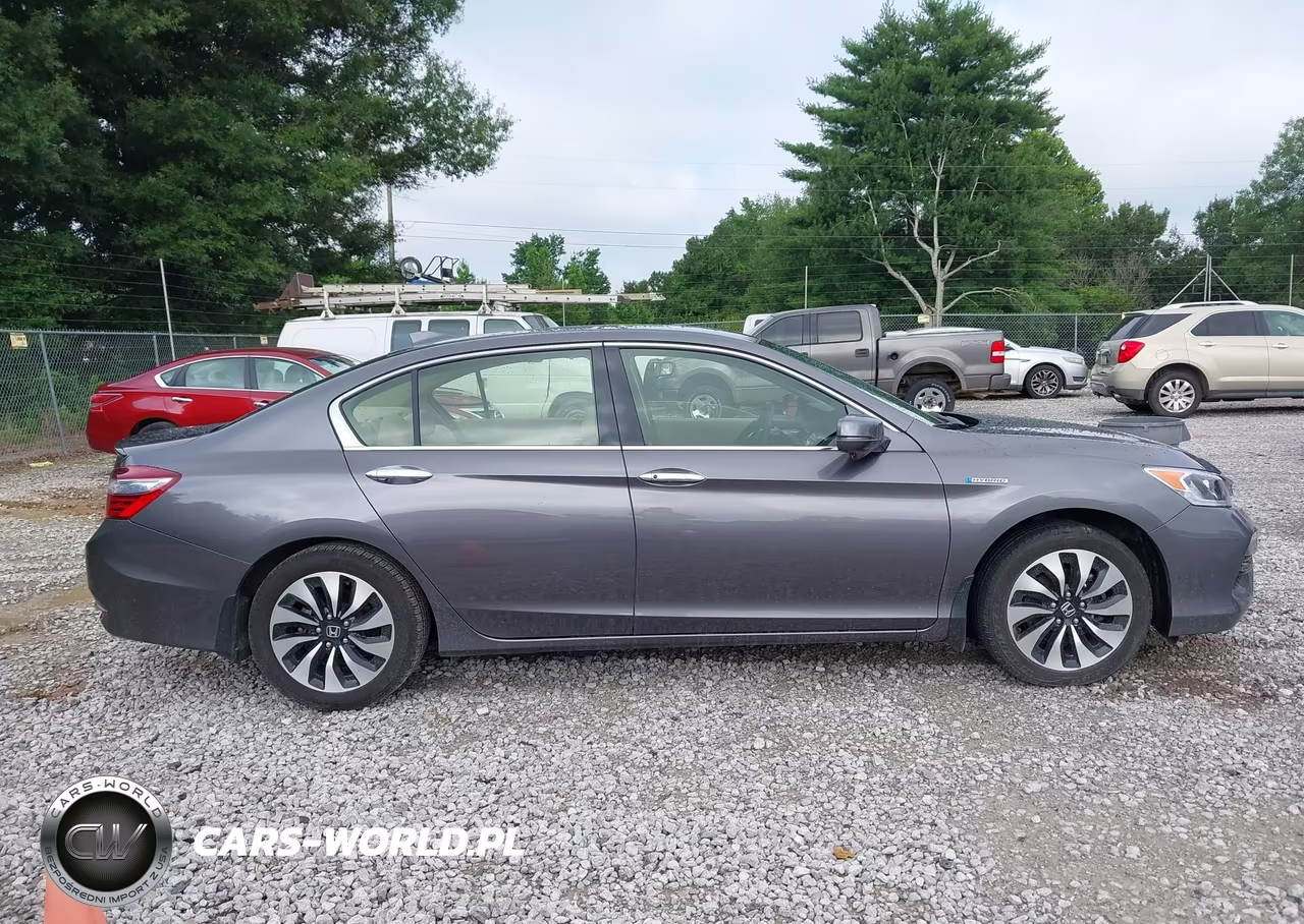 2017 Honda Accord Hybrid VIN:JHMCR6F38HC016284 - 13