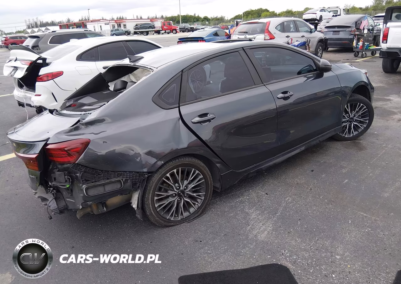 2023 Kia Forte Gt-Line VIN:3KPF54ADXPE582680 - 4