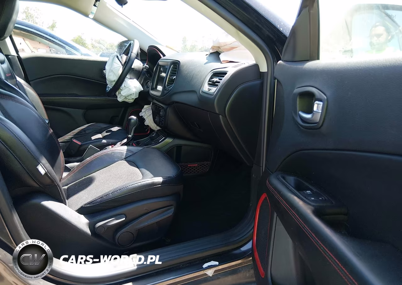 2019 Jeep Compass Trailhawk 4X4 VIN:3C4NJDDB8KT722053 - 5