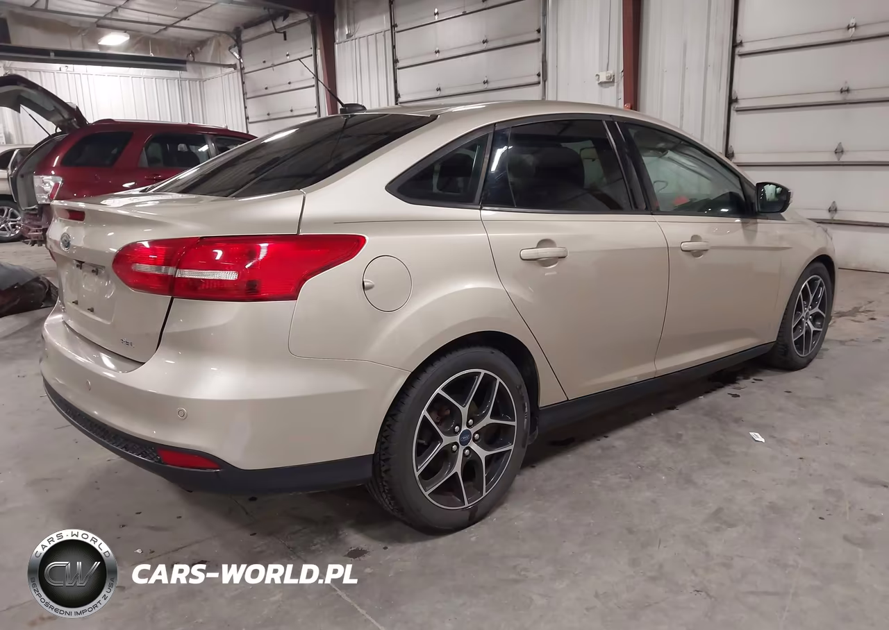 2017 Ford Focus Sel VIN:1FADP3H23HL252765 - 4