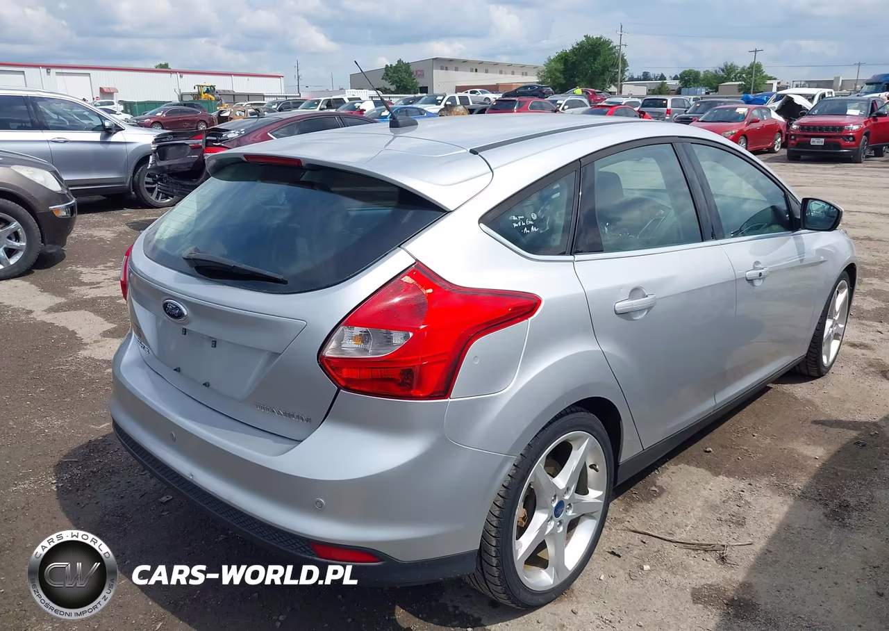2012 Ford Focus Titanium VIN:1FAHP3N22CL361958 - 4