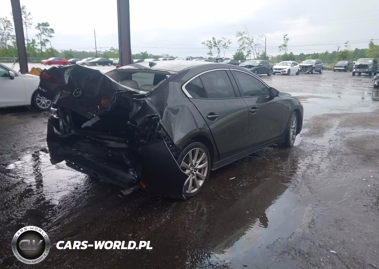 2020 Mazda Mazda3 Premium Package VIN:JM1BPAEM6L1171582 - 4