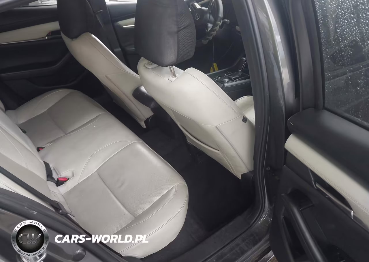 2020 Mazda Mazda3 Premium Package VIN:JM1BPAEM6L1171582 - 8