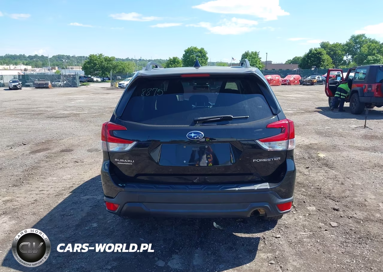 2019 Subaru Forester Premium VIN:JF2SKAEC6KH407676 - 17