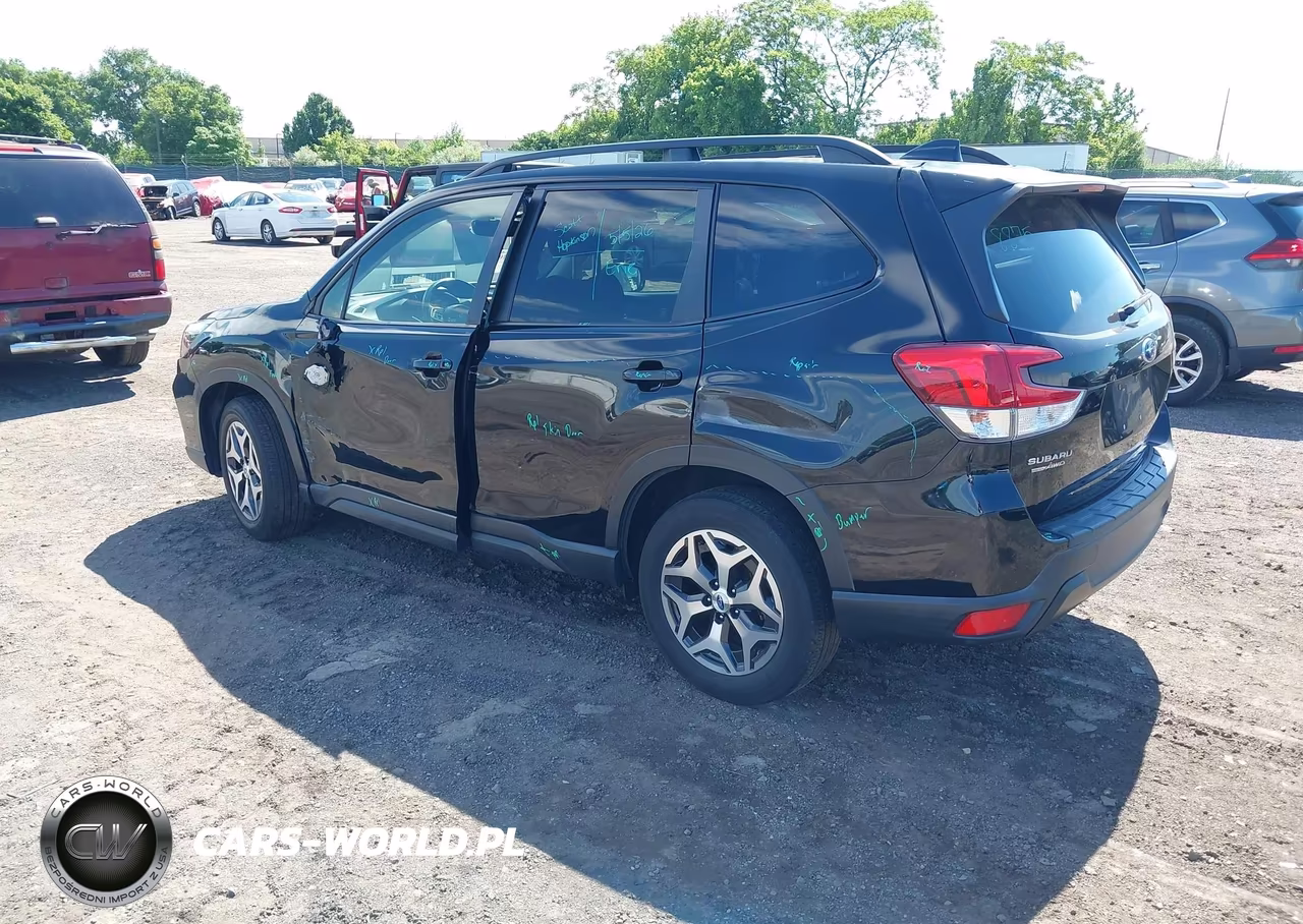 2019 Subaru Forester Premium VIN:JF2SKAEC6KH407676 - 3