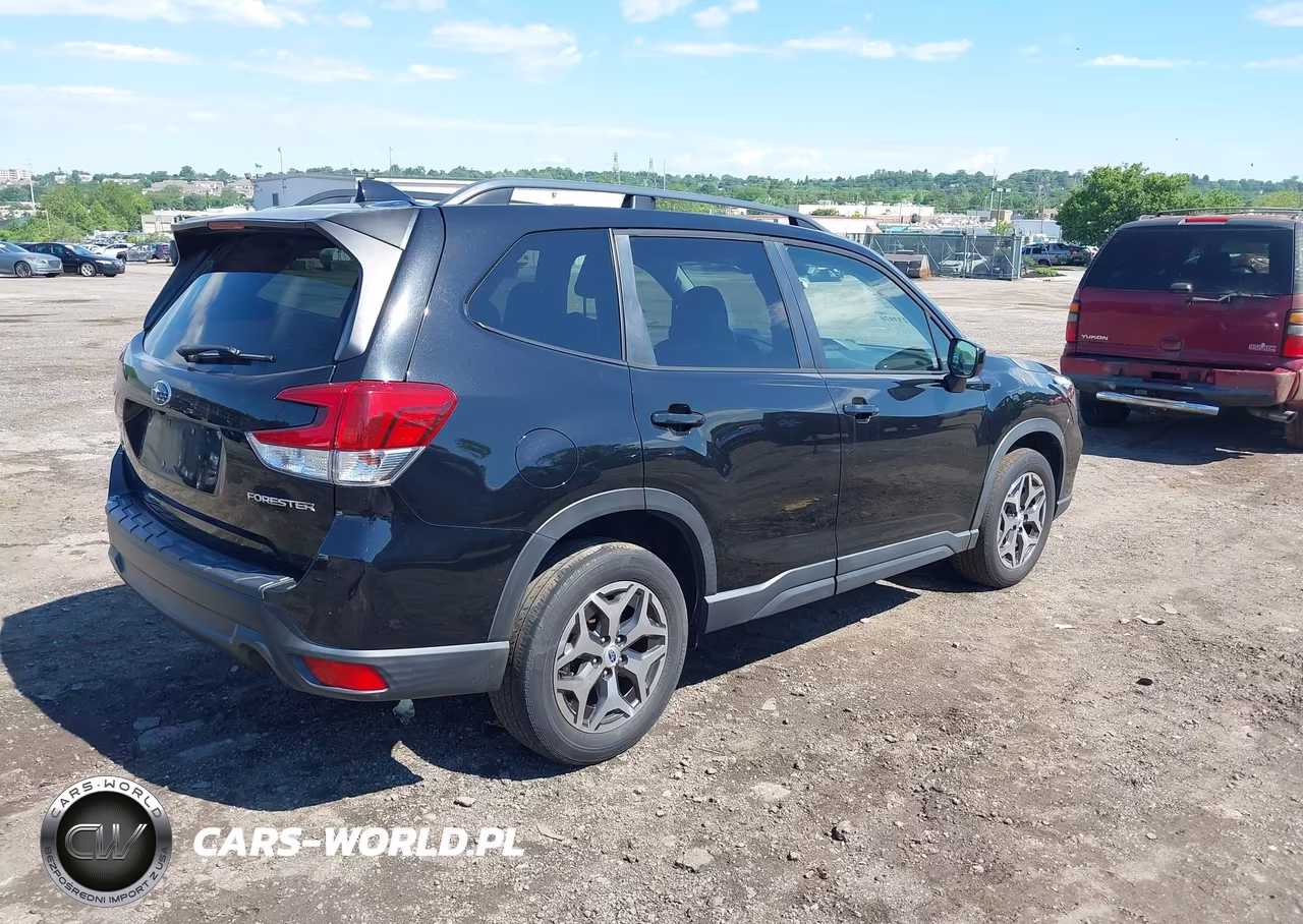2019 Subaru Forester Premium VIN:JF2SKAEC6KH407676 - 4