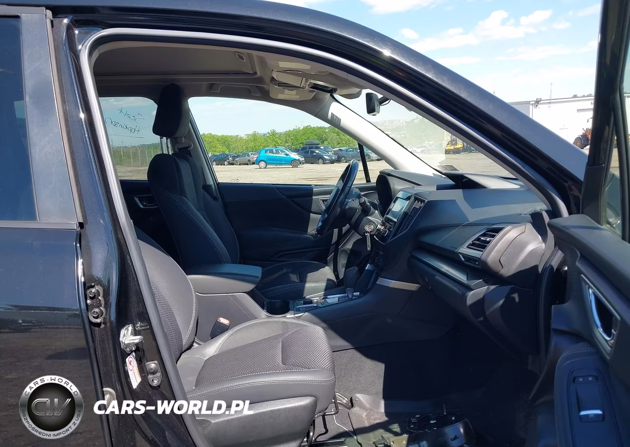 2019 Subaru Forester Premium VIN:JF2SKAEC6KH407676 - 5