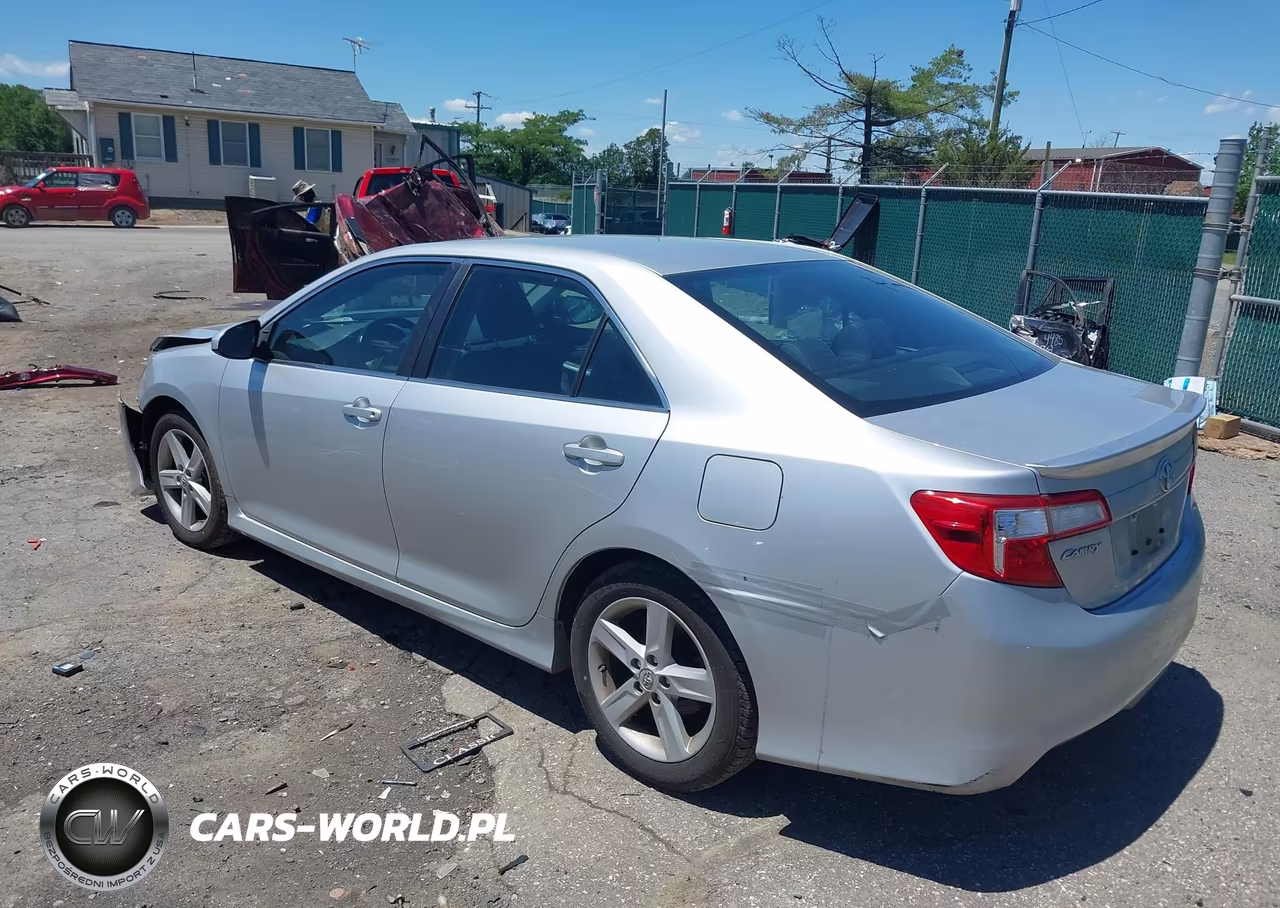 2014 Toyota Camry Se VIN:4T1BF1FK5EU385914 - 3