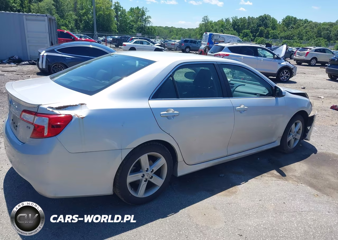 2014 Toyota Camry Se VIN:4T1BF1FK5EU385914 - 4