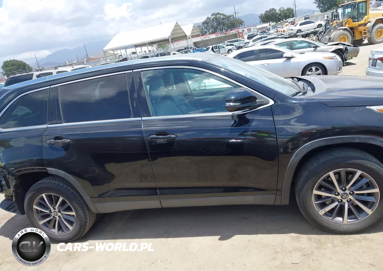 2019 Toyota Highlander Xle VIN:5TDKZRFH8KS565659 - 14