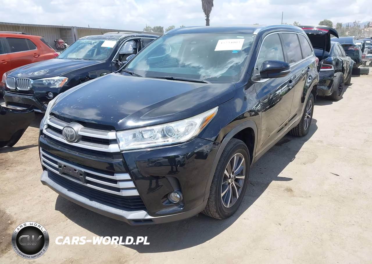 2019 Toyota Highlander Xle VIN:5TDKZRFH8KS565659 - 2