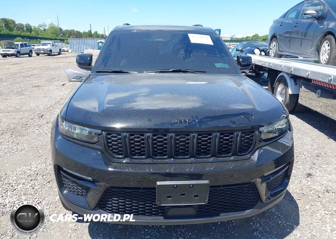 2025 Jeep Grand Cherokee Limited 4X4 VIN:1C4RJHBG9SC336132 - 12
