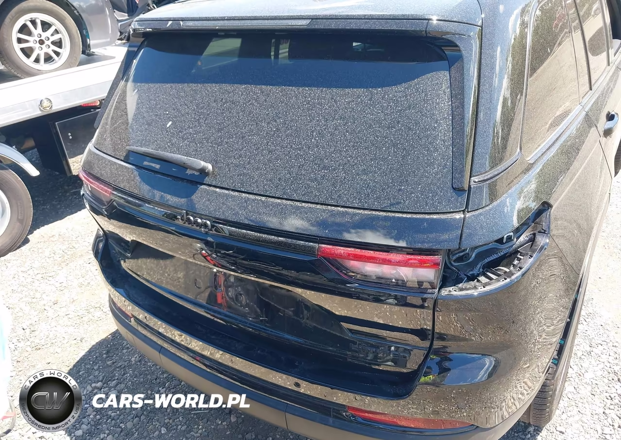 2025 Jeep Grand Cherokee Limited 4X4 VIN:1C4RJHBG9SC336132 - 16