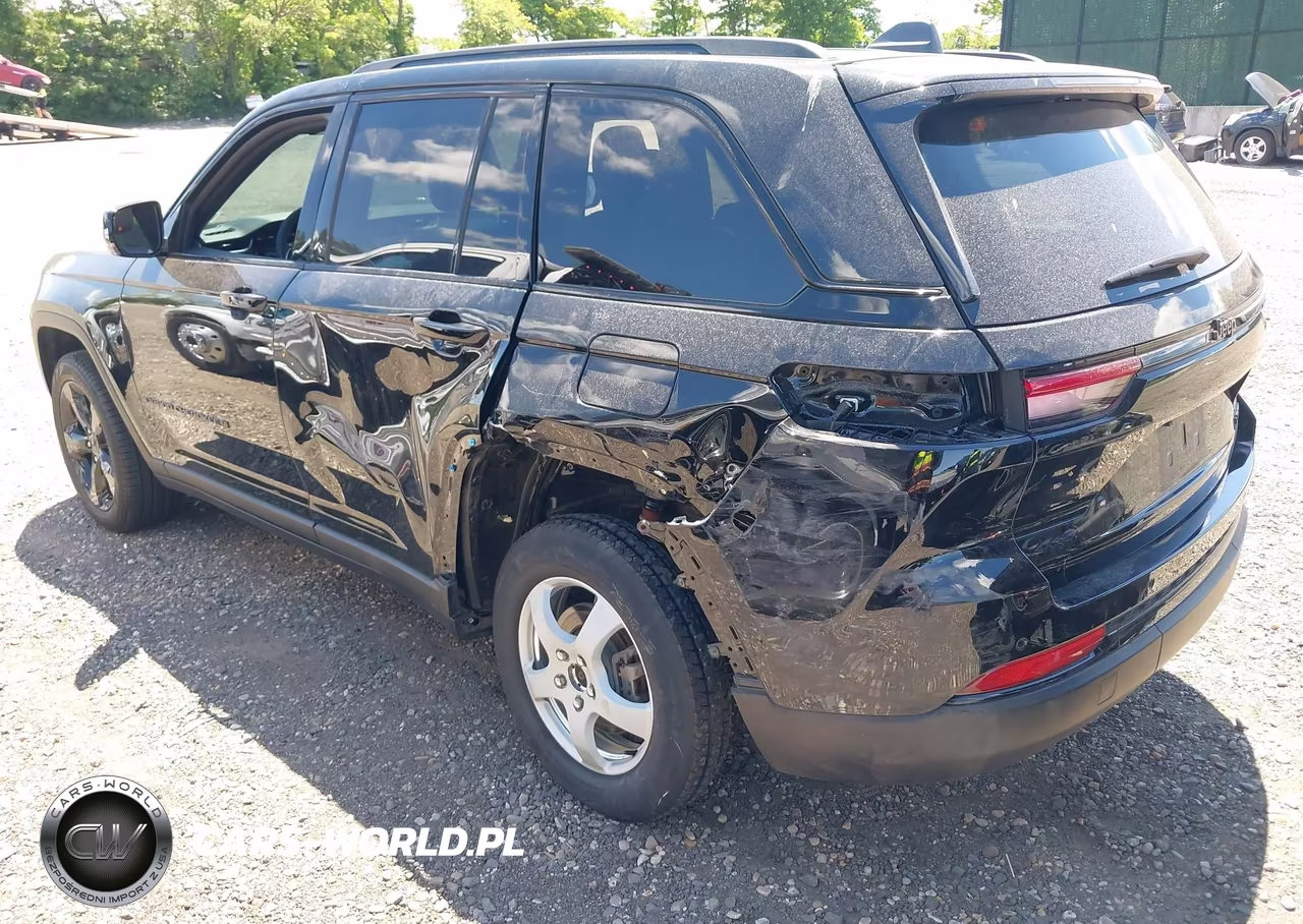 2025 Jeep Grand Cherokee Limited 4X4 VIN:1C4RJHBG9SC336132 - 3