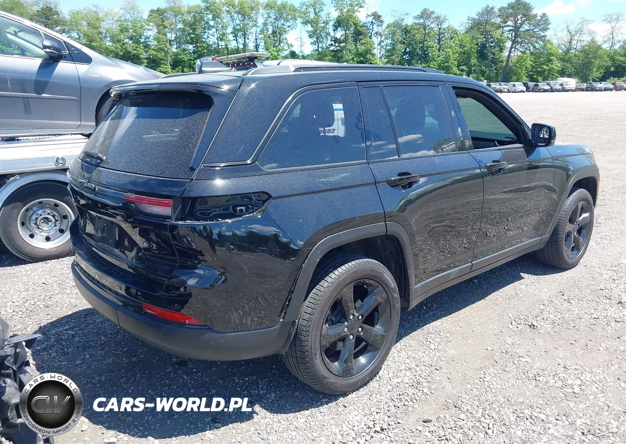 2025 Jeep Grand Cherokee Limited 4X4 VIN:1C4RJHBG9SC336132 - 4