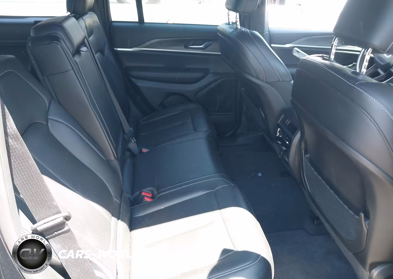 2025 Jeep Grand Cherokee Limited 4X4 VIN:1C4RJHBG9SC336132 - 8