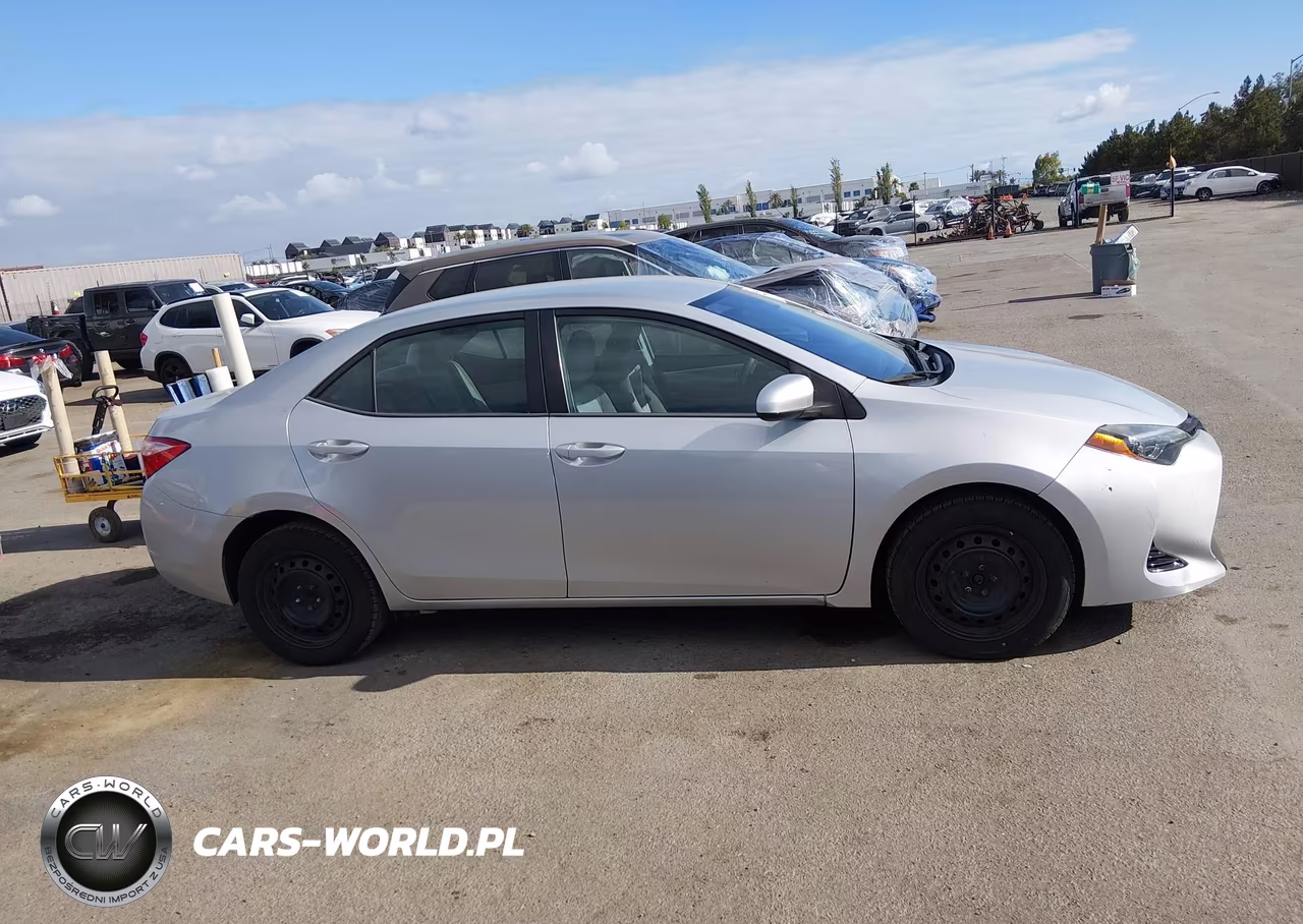 2017 Toyota Corolla Le VIN:5YFBURHE1HP695303 - 14