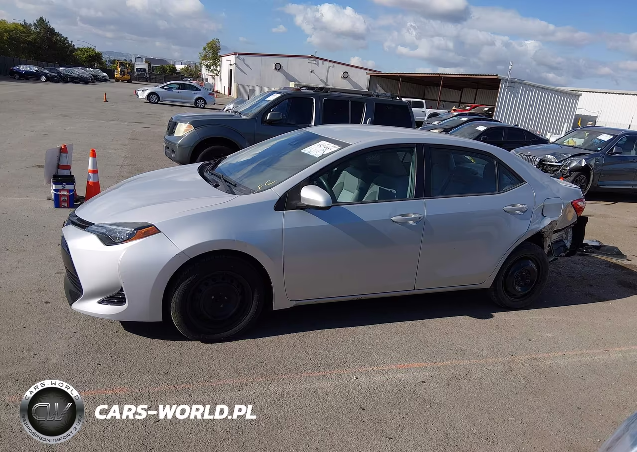 2017 Toyota Corolla Le VIN:5YFBURHE1HP695303 - 15