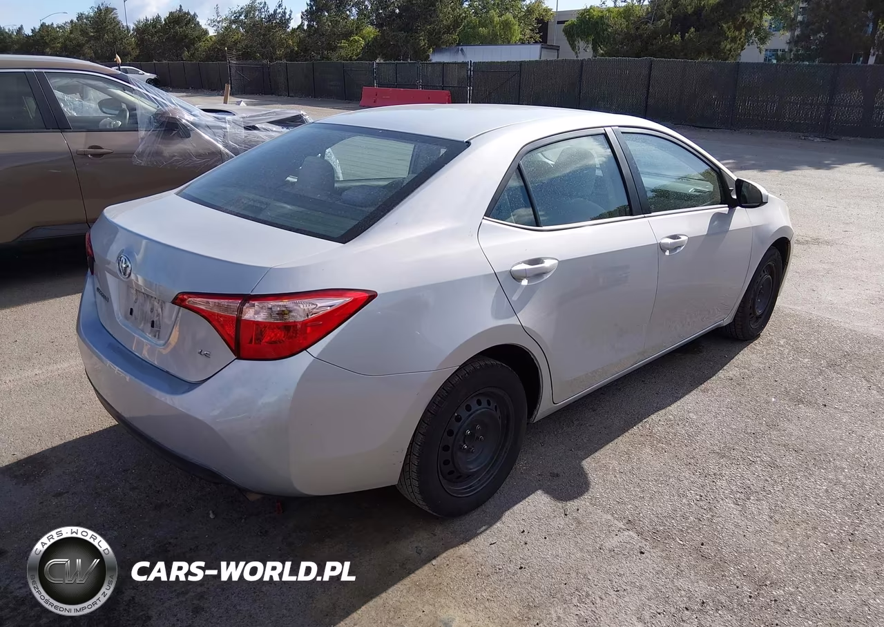 2017 Toyota Corolla Le VIN:5YFBURHE1HP695303 - 4