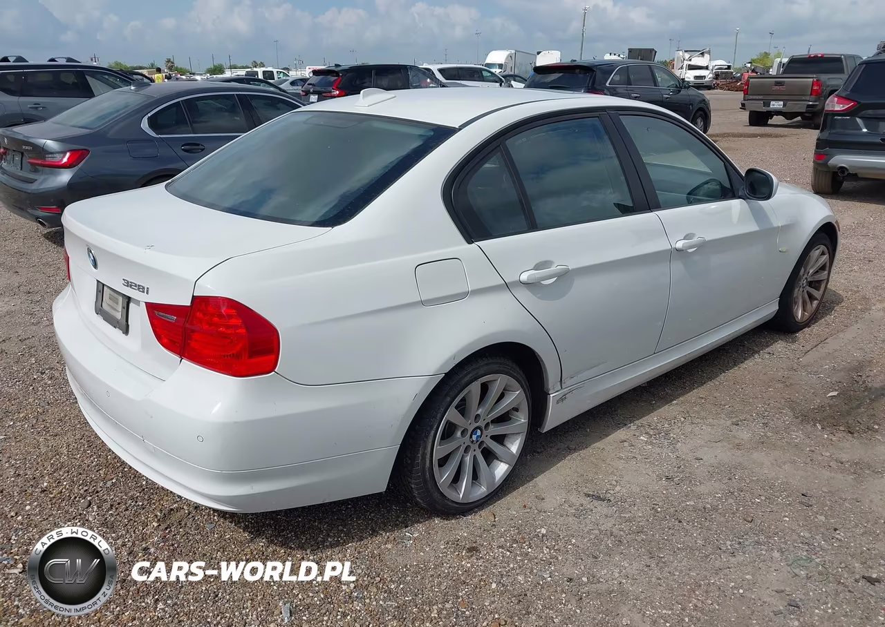 2011 BMW 328I VIN:WBAPH7C58BE461991 - 4