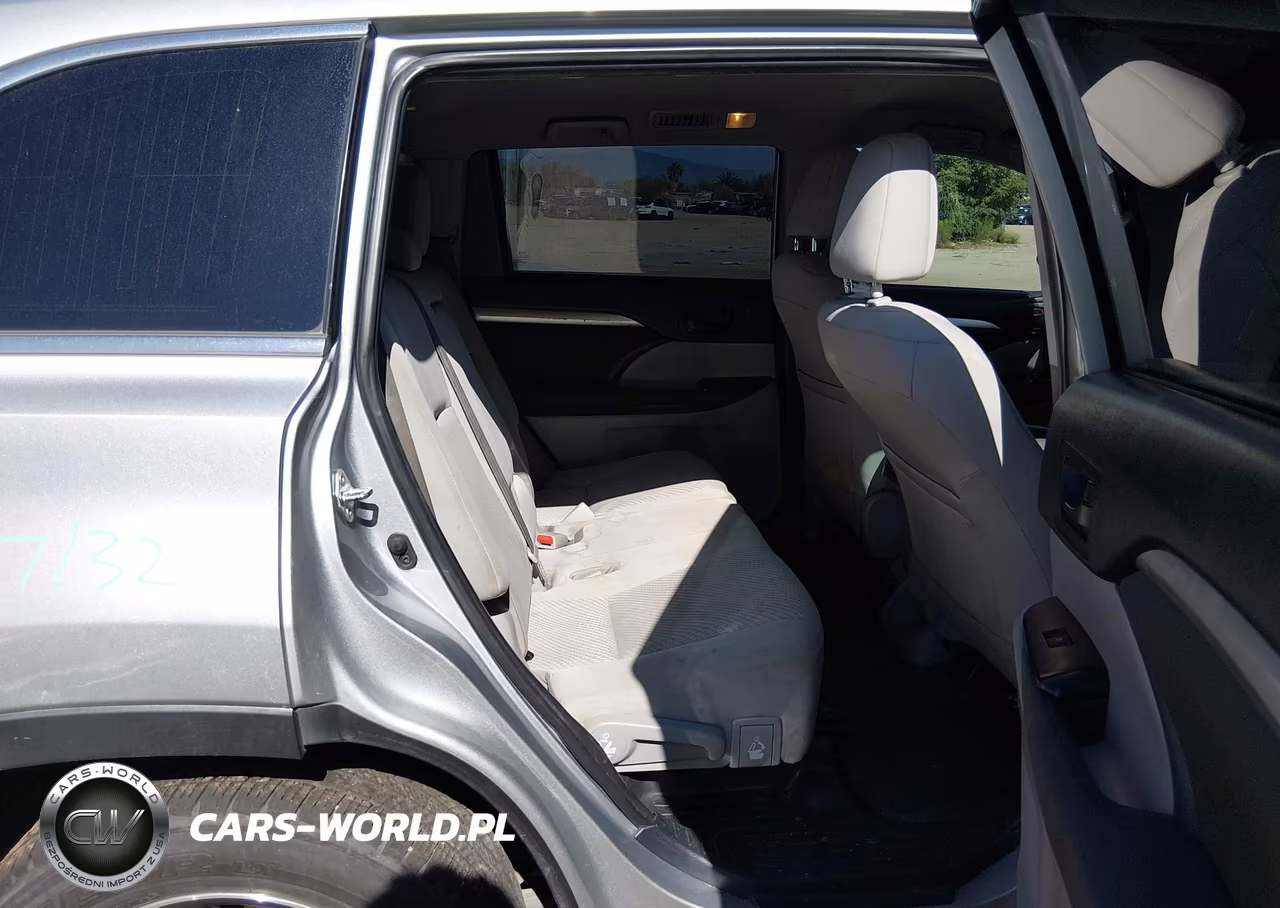 2019 Toyota Highlander Le VIN:5TDZZRFH7KS313691 - 8