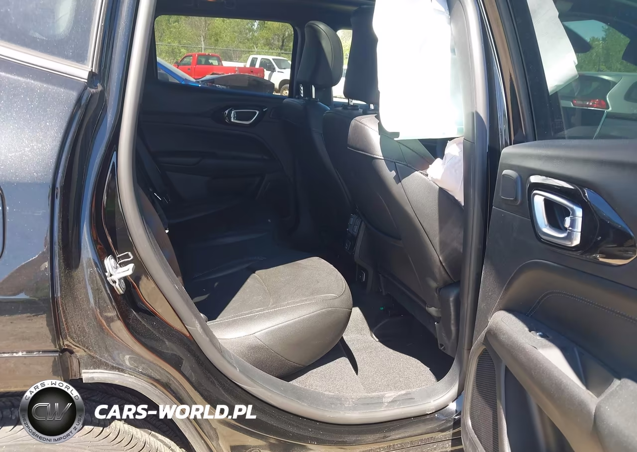 2025 Jeep Compass Limited 4X4 VIN:3C4NJDCN3ST537730 - 8