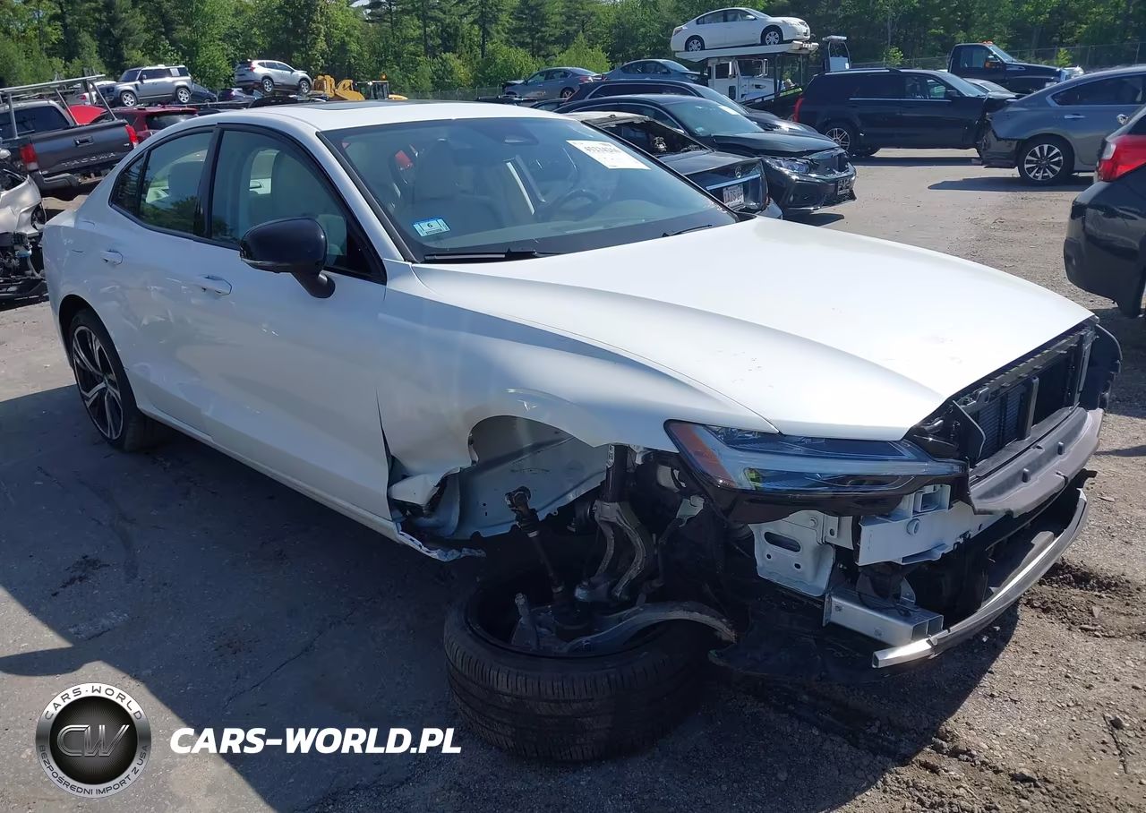 2024 Volvo S60 B5 Plus Dark Theme – zdjęcie 1 z 18