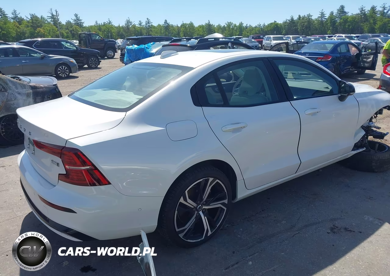 2024 Volvo S60 B5 Plus Dark Theme VIN:7JRL12TL0RG326575 - 4