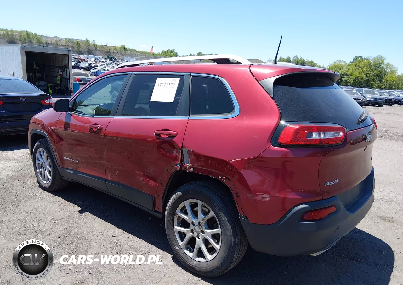 2016 Jeep Cherokee Latitude VIN:1C4PJMCS8GW154804 - 3