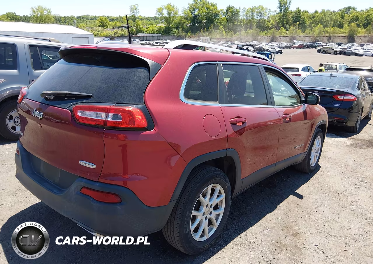 2016 Jeep Cherokee Latitude VIN:1C4PJMCS8GW154804 - 4