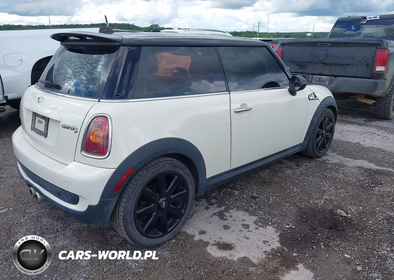 2010 Mini Cooper S VIN:WMWMF7C53ATX42003 - 4