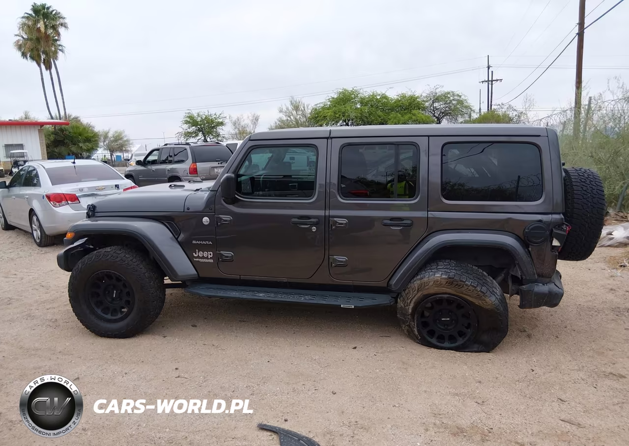 2018 Jeep Wrangler Unlimited Sahara 4X4 VIN:1C4HJXEG6JW165094 - 13