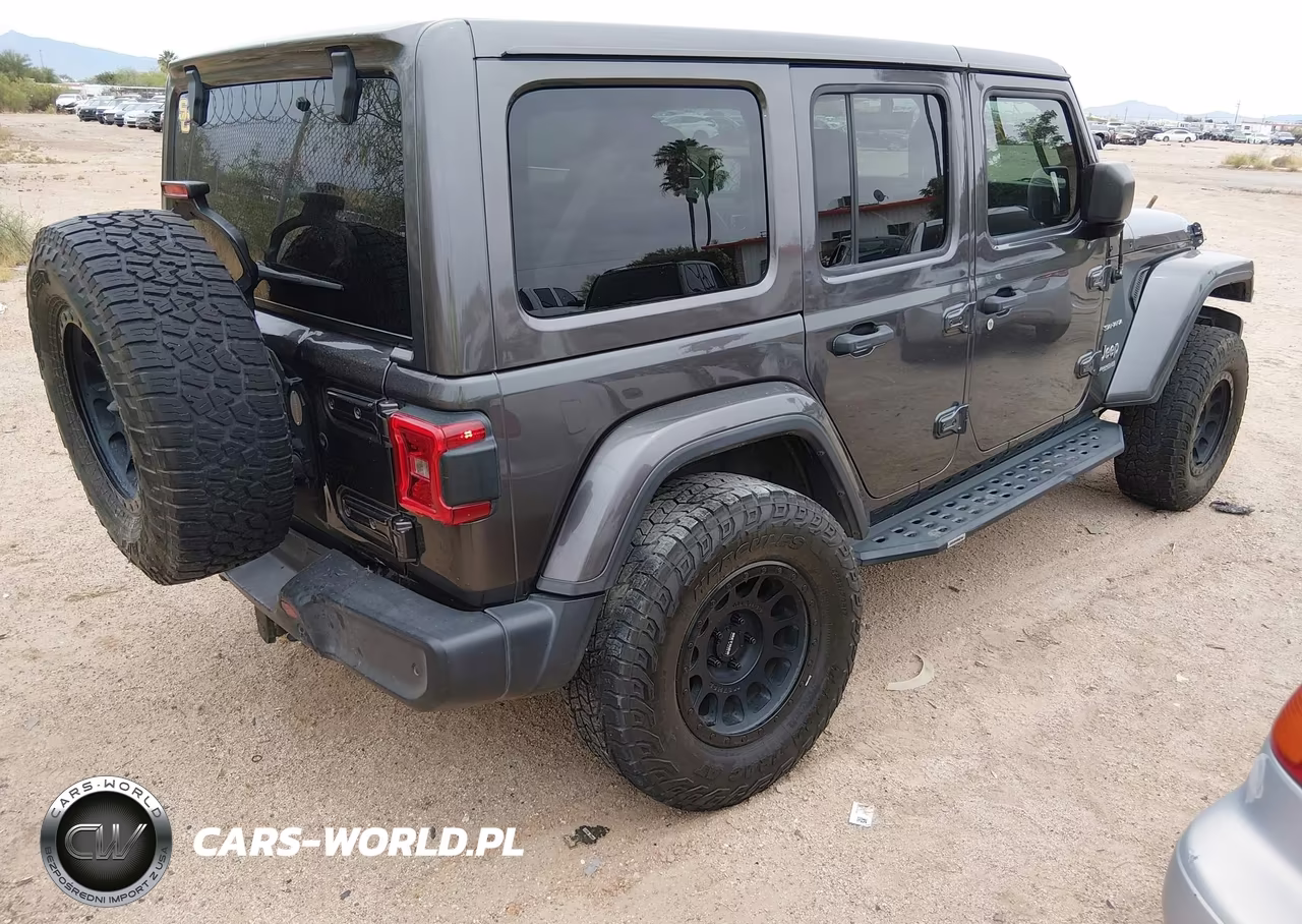 2018 Jeep Wrangler Unlimited Sahara 4X4 VIN:1C4HJXEG6JW165094 - 4