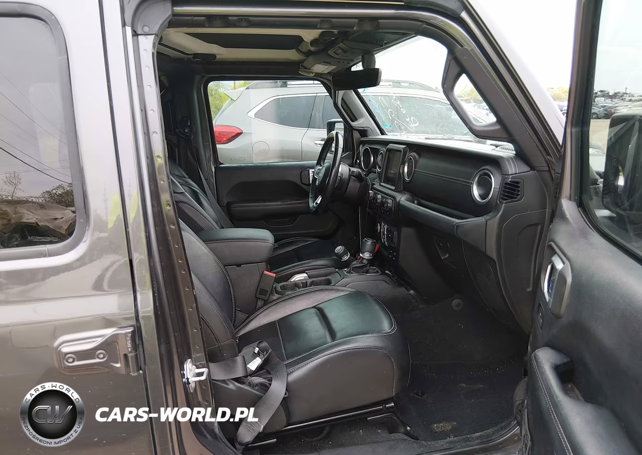 2018 Jeep Wrangler Unlimited Sahara 4X4 VIN:1C4HJXEG6JW165094 - 5